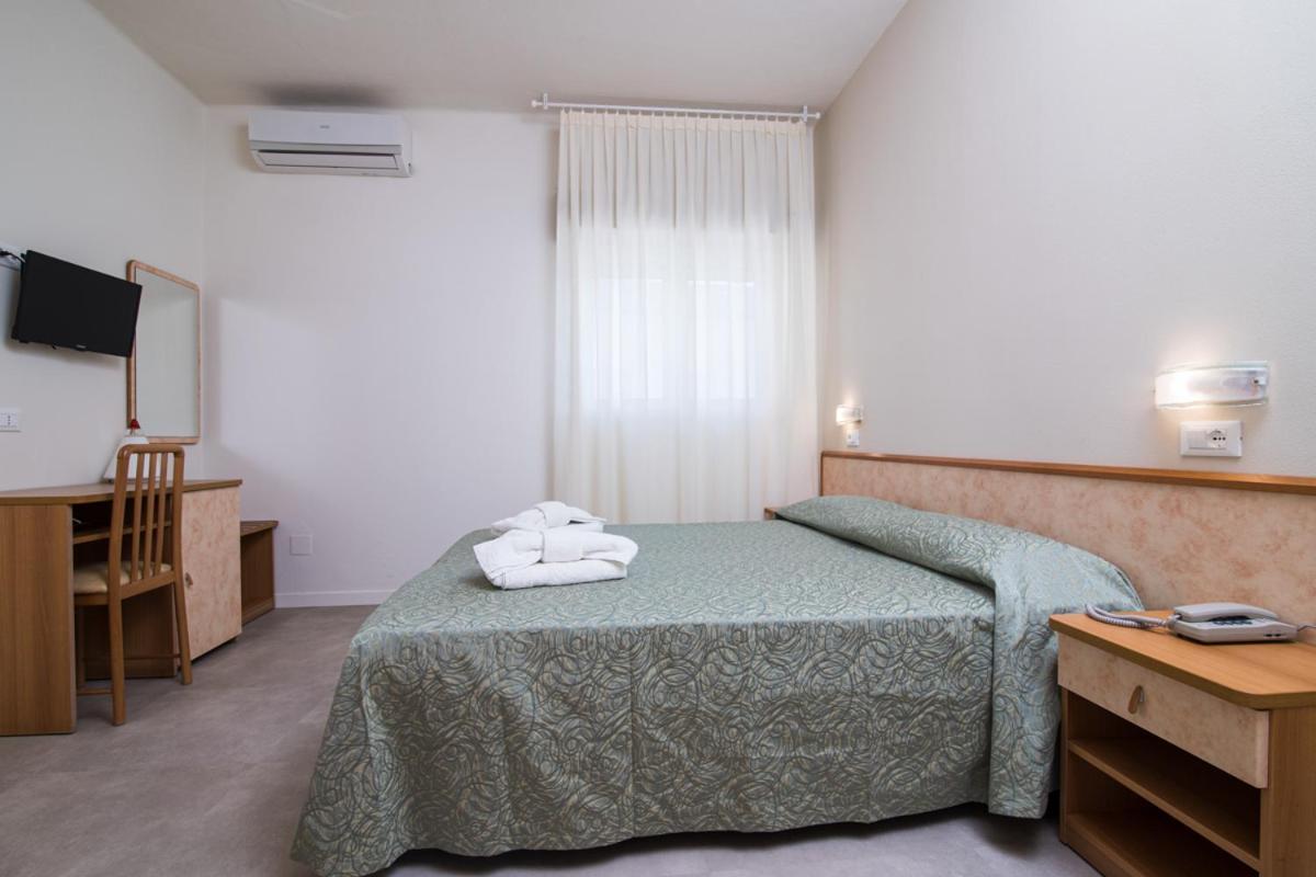 Hotel Ondina E Milazzo Червия Экстерьер фото