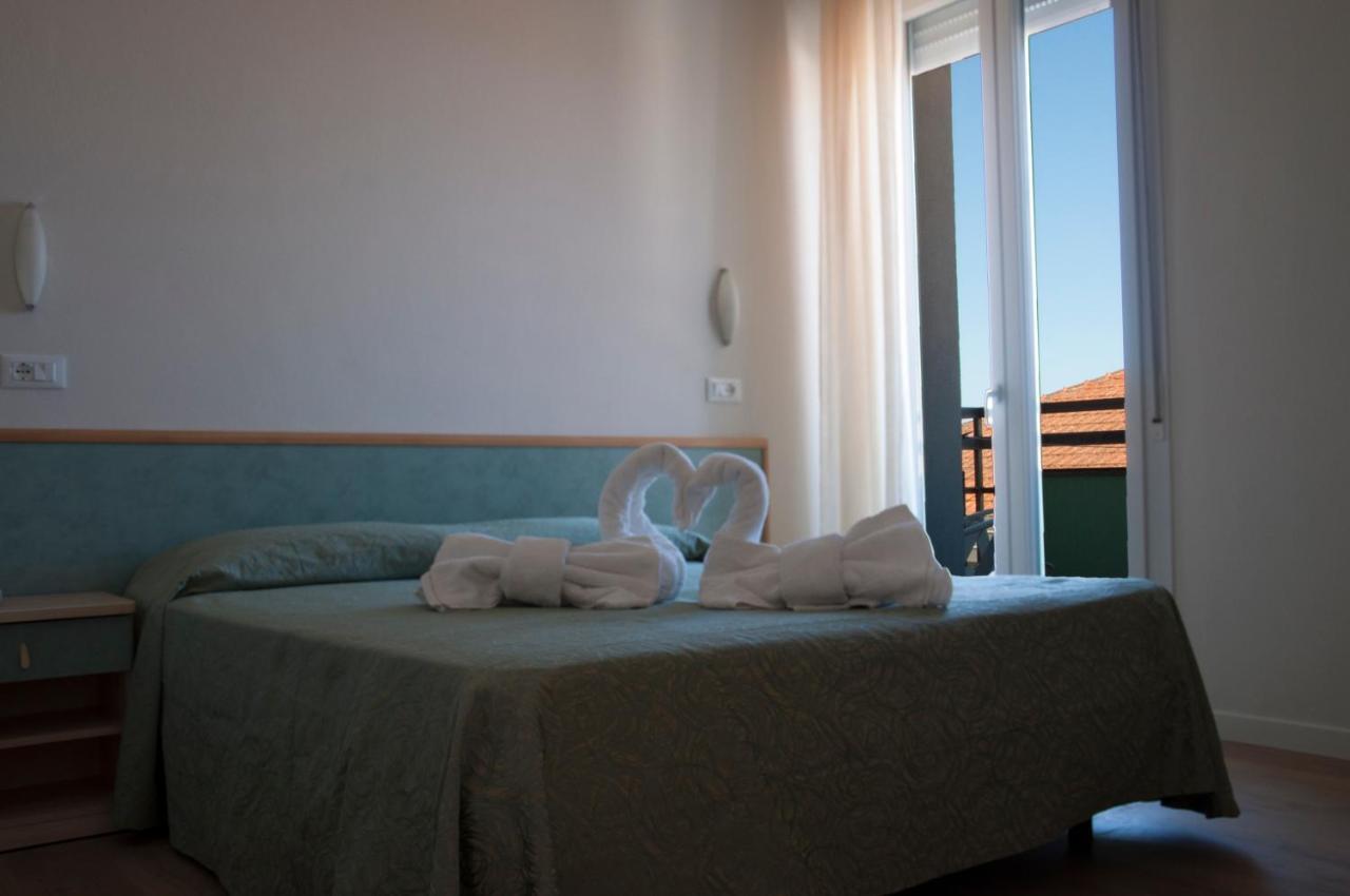 Hotel Ondina E Milazzo Червия Экстерьер фото