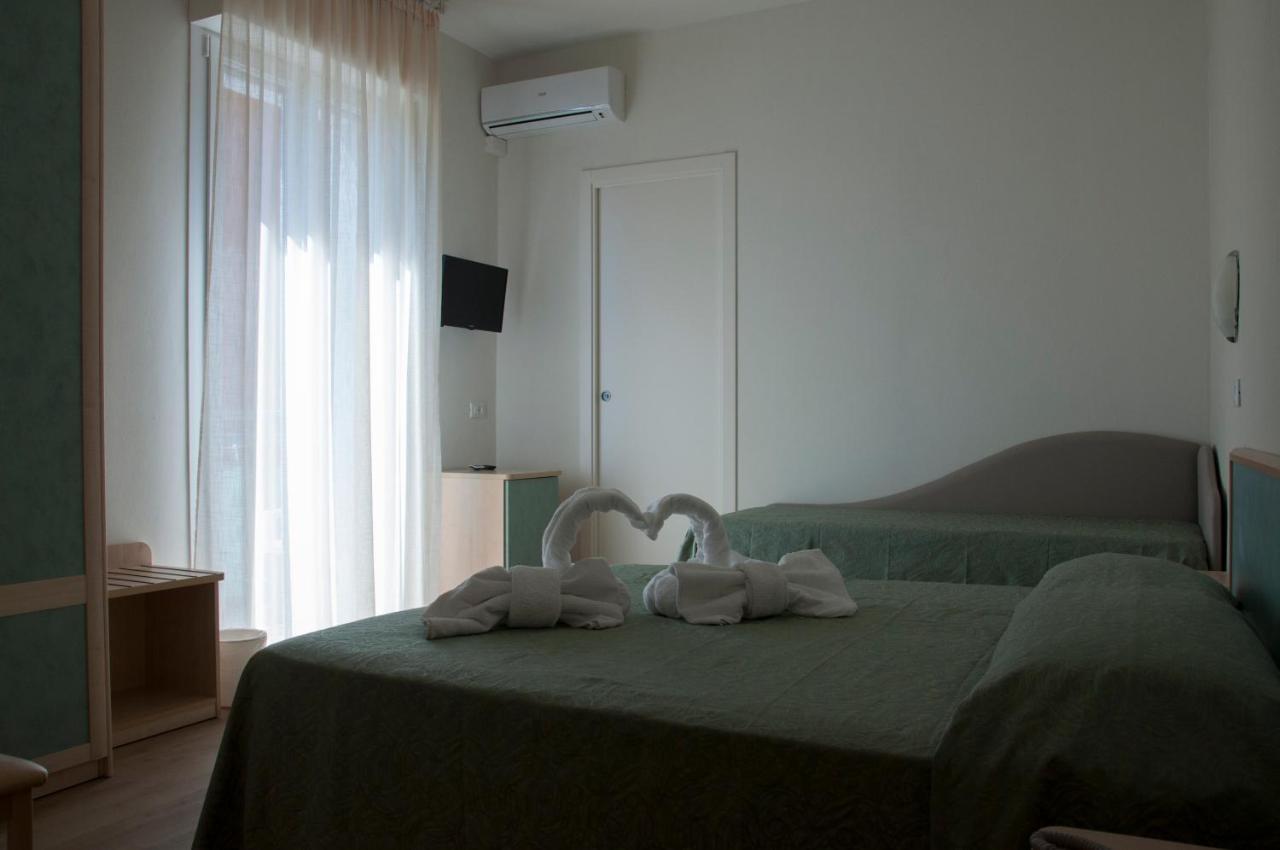 Hotel Ondina E Milazzo Червия Экстерьер фото