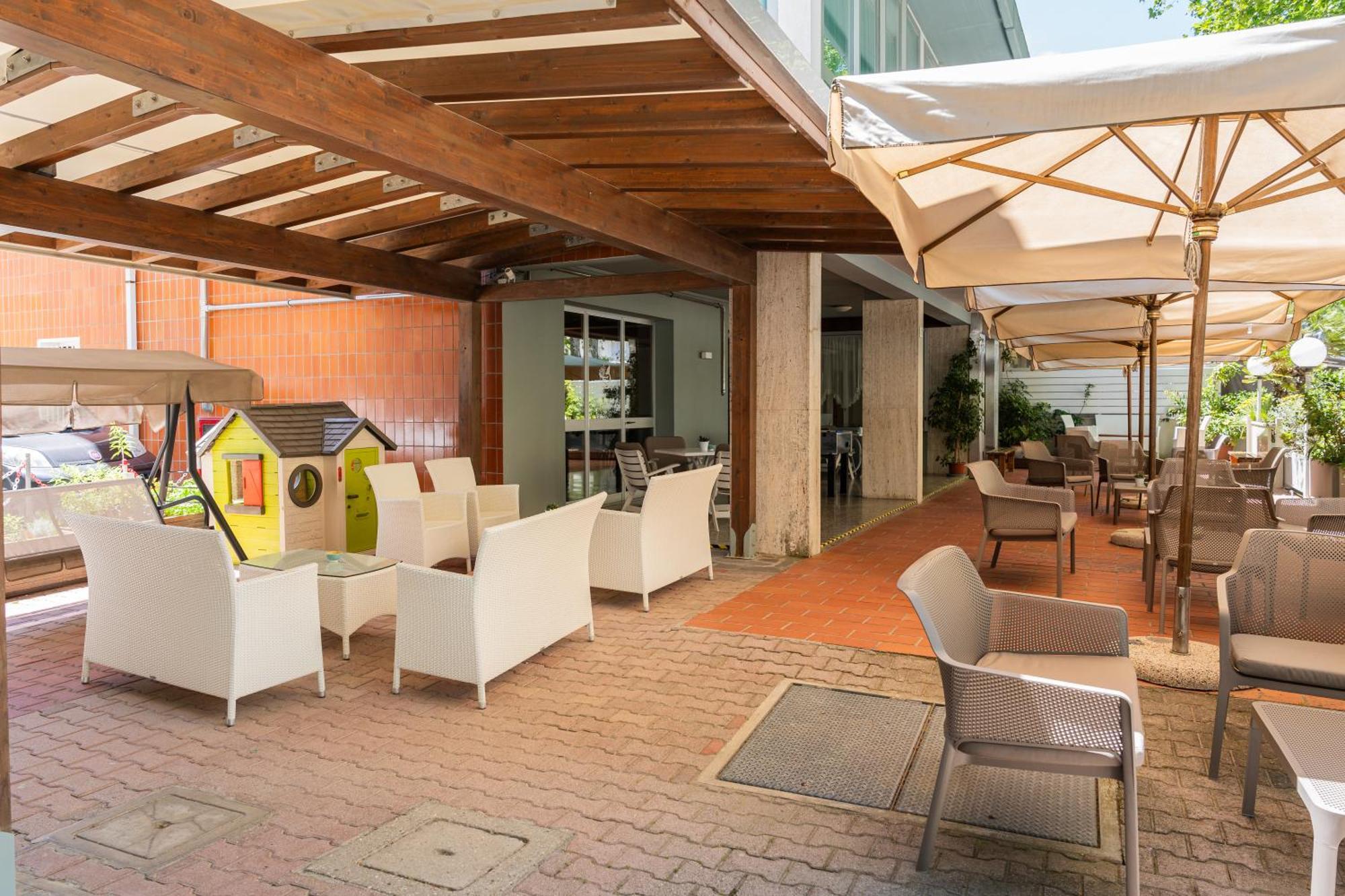 Hotel Ondina E Milazzo Червия Экстерьер фото