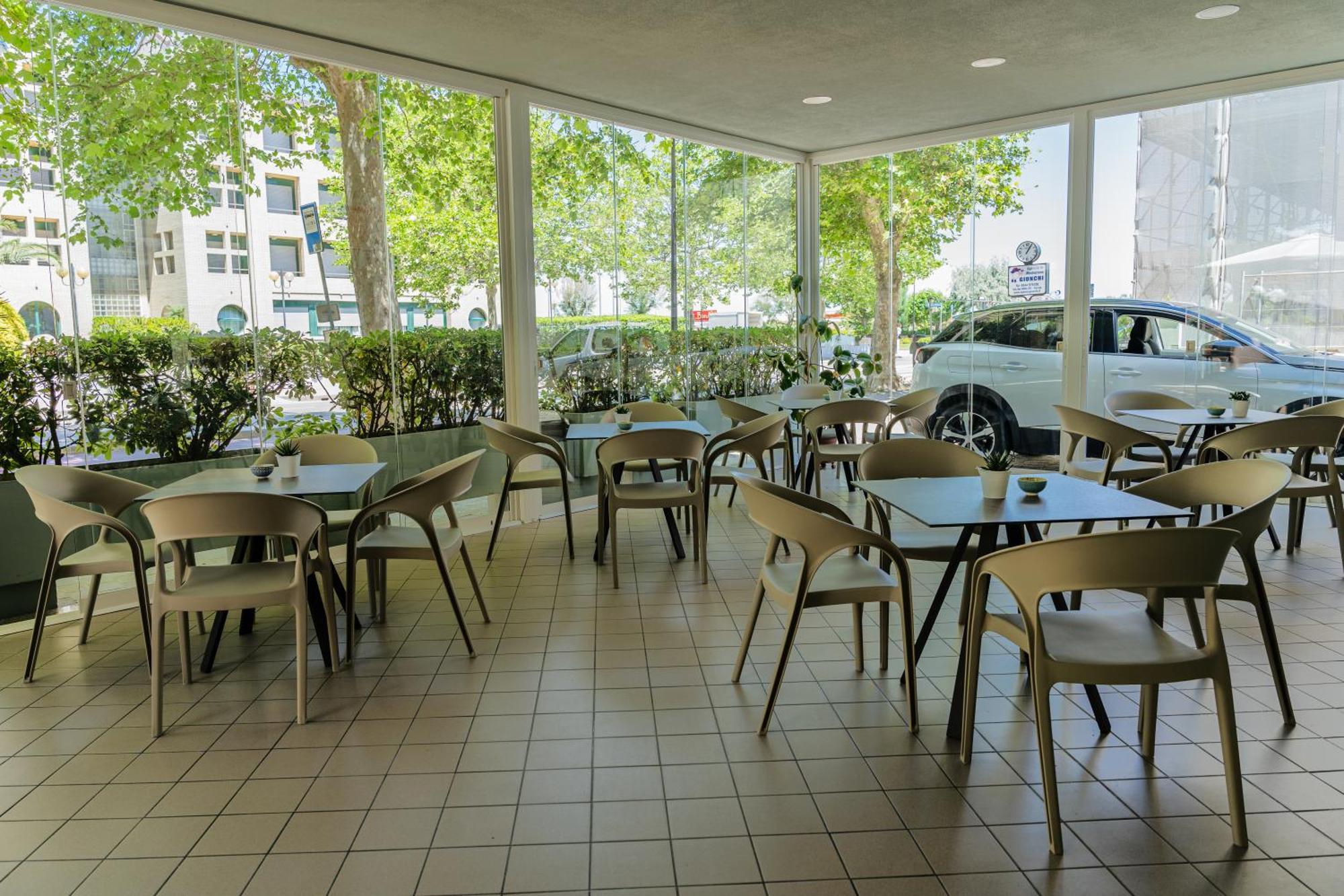 Hotel Ondina E Milazzo Червия Экстерьер фото