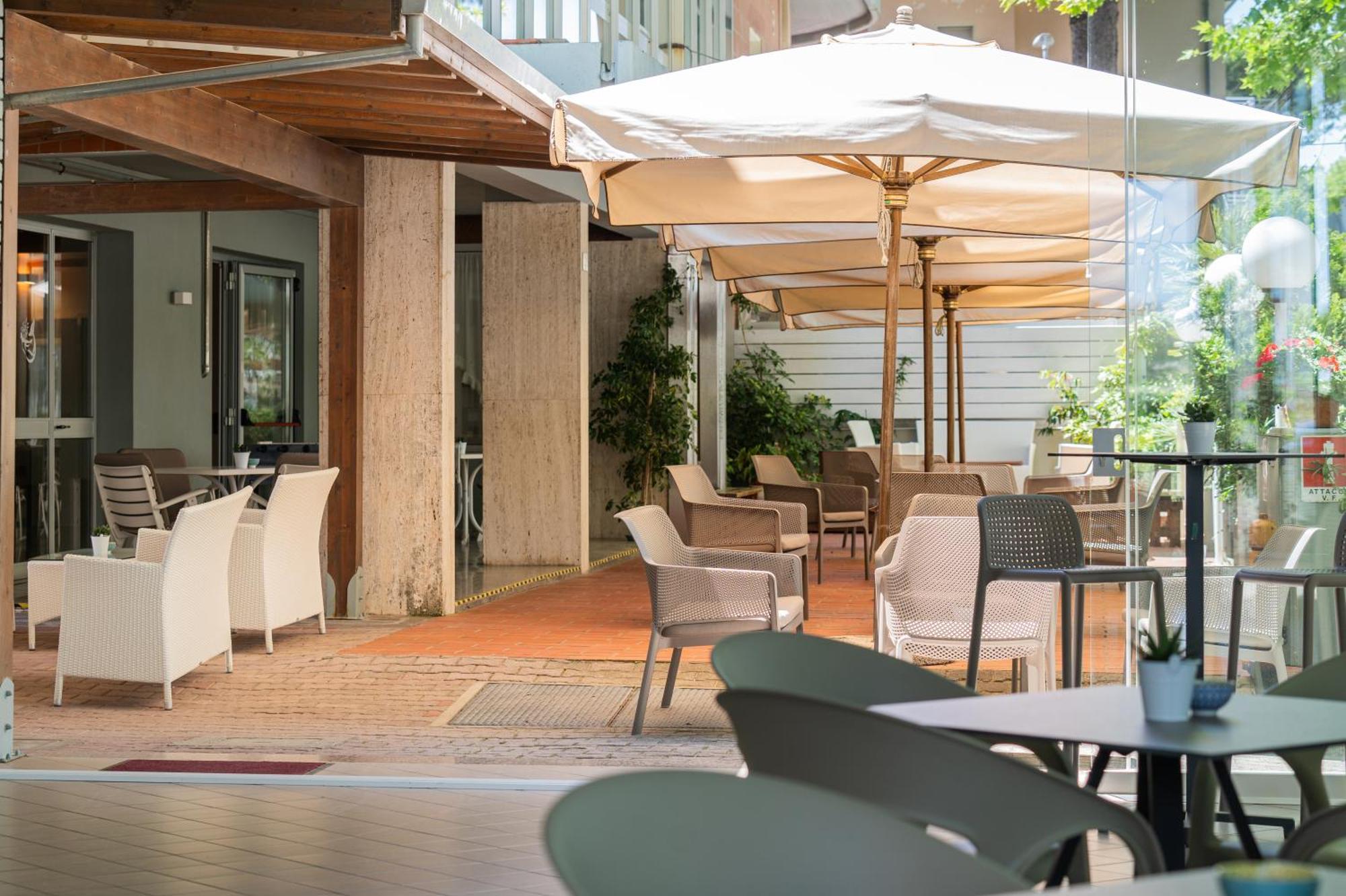 Hotel Ondina E Milazzo Червия Экстерьер фото