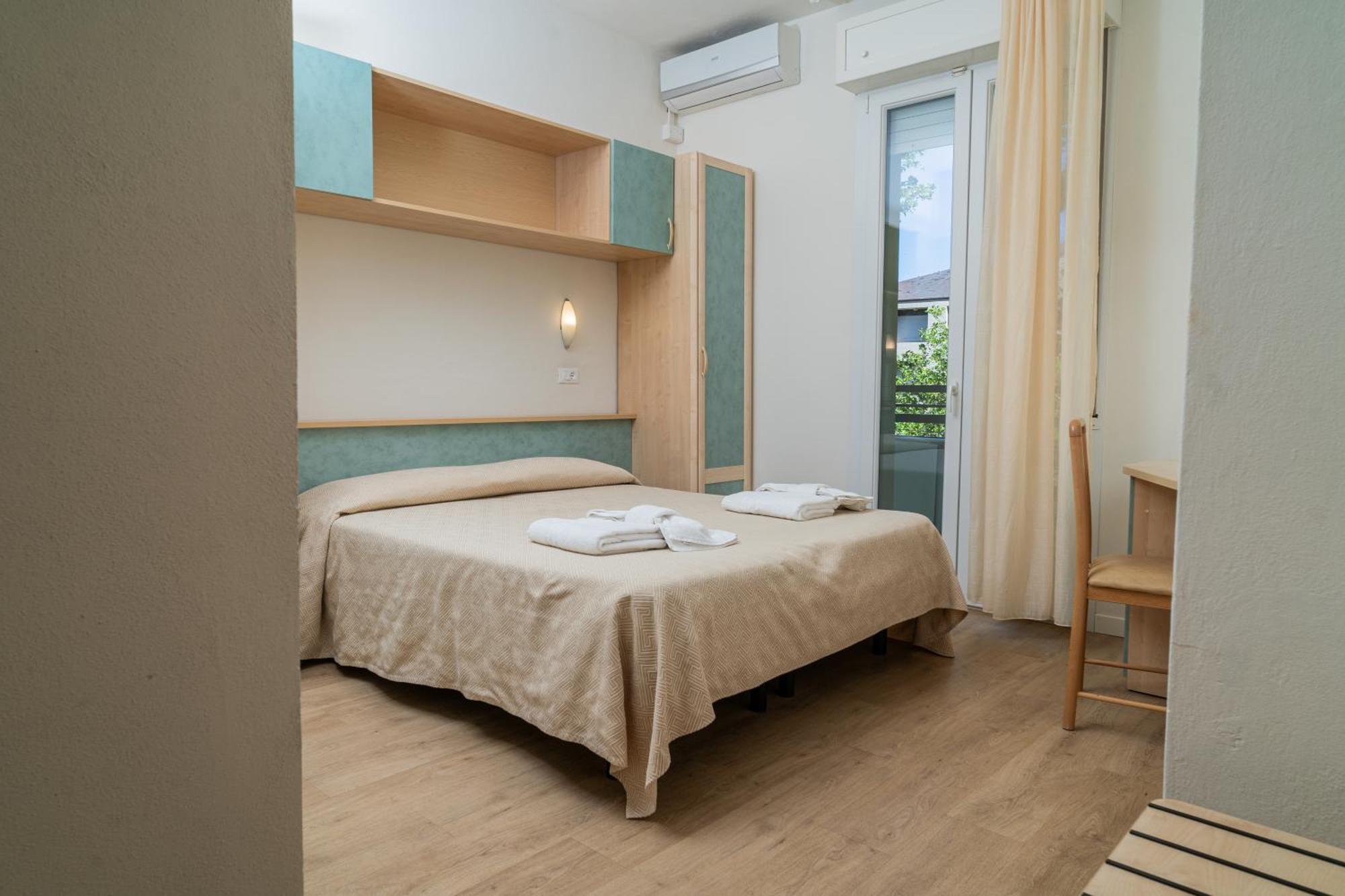 Hotel Ondina E Milazzo Червия Экстерьер фото