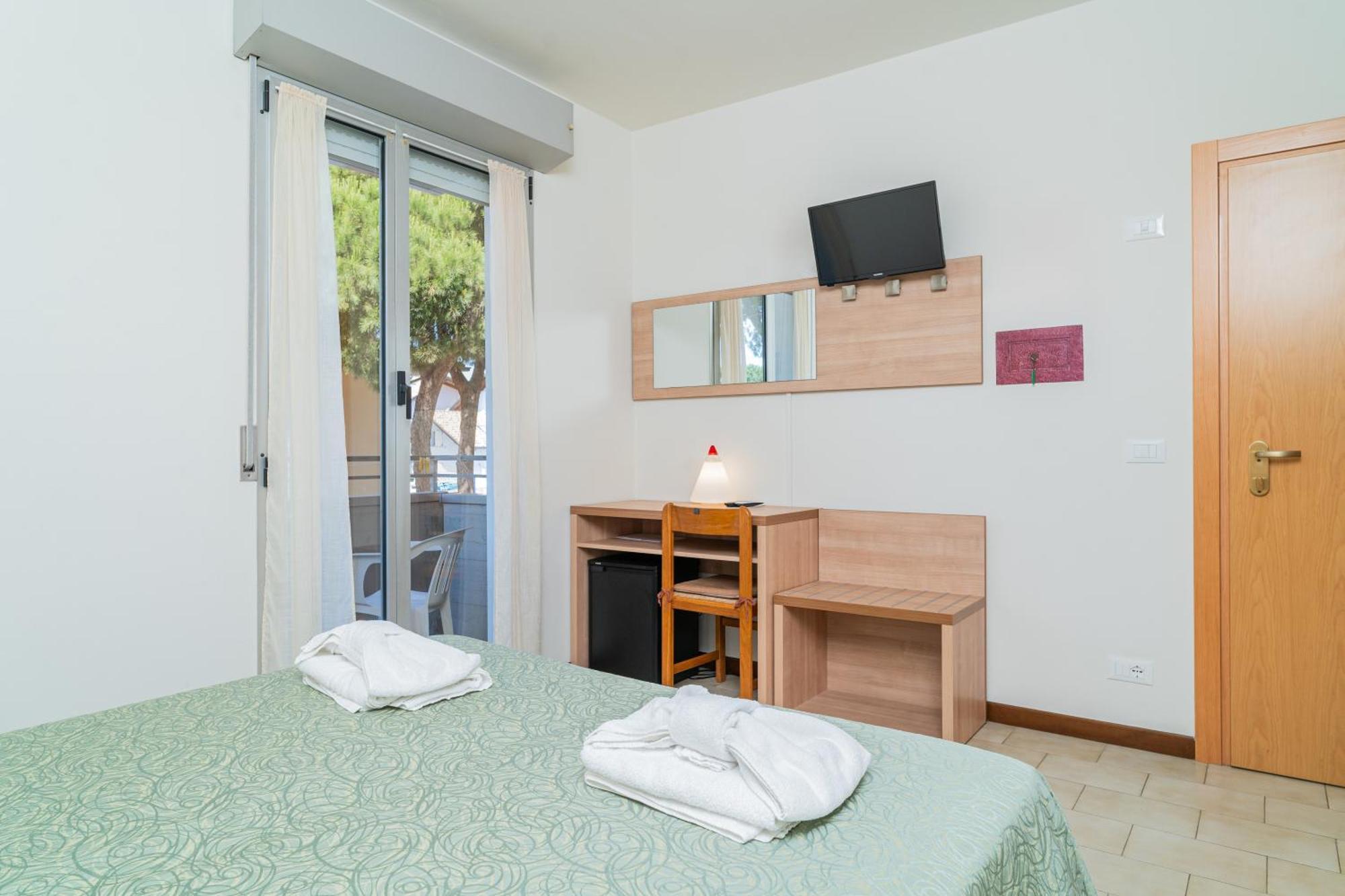 Hotel Ondina E Milazzo Червия Экстерьер фото